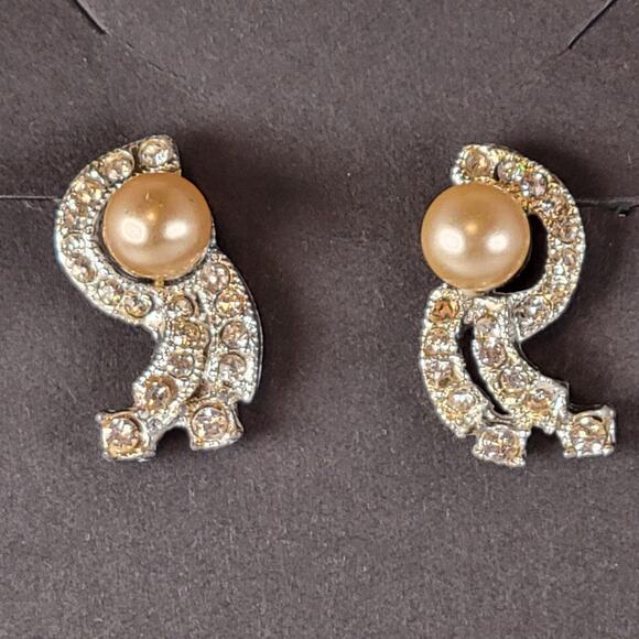 Vintage Japan Rhinestone Cream Pearl Clip-On Earrings Silver Tone Rhinestones - Picture 1 of 13